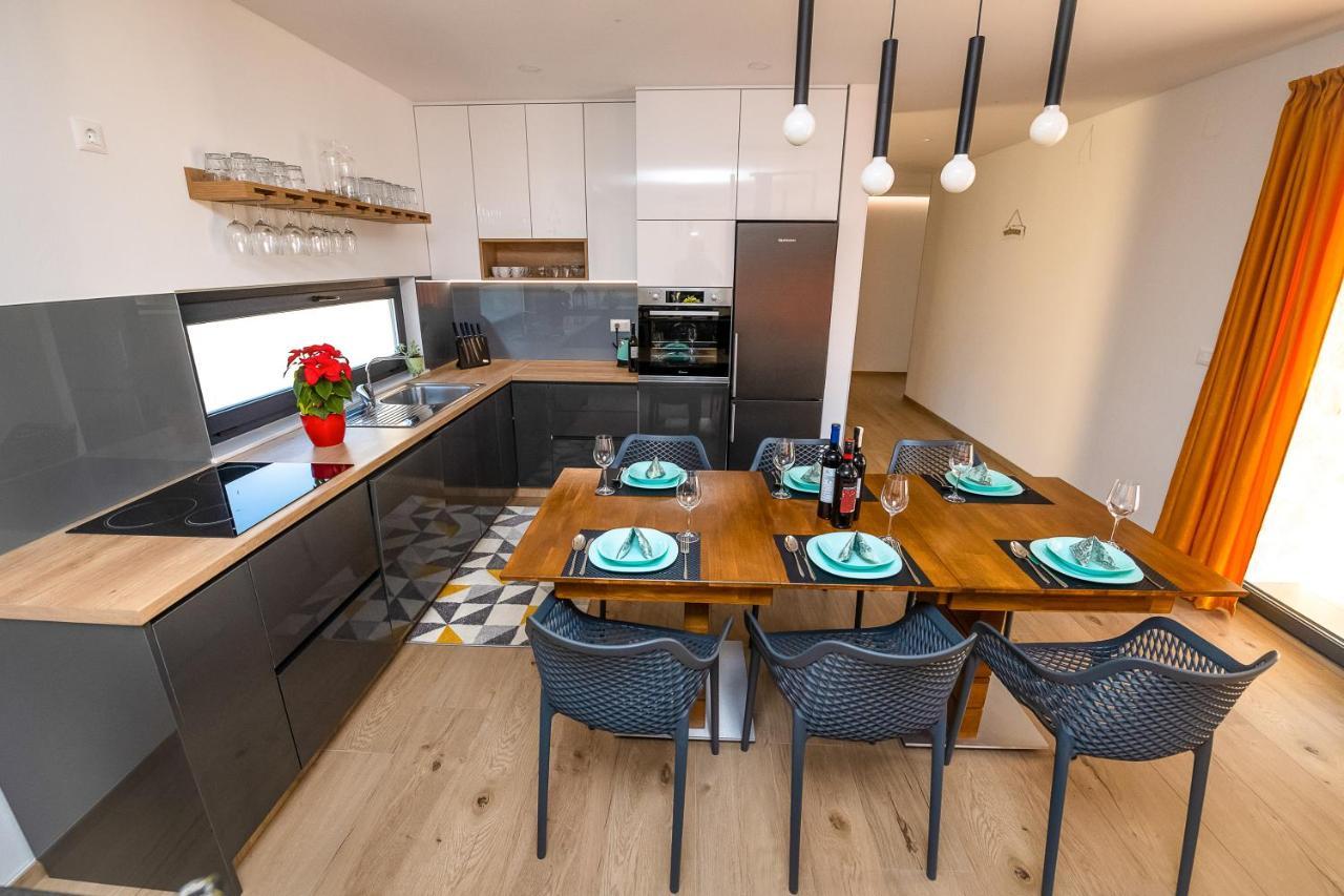 Nera - Etwa Villa Mostar
