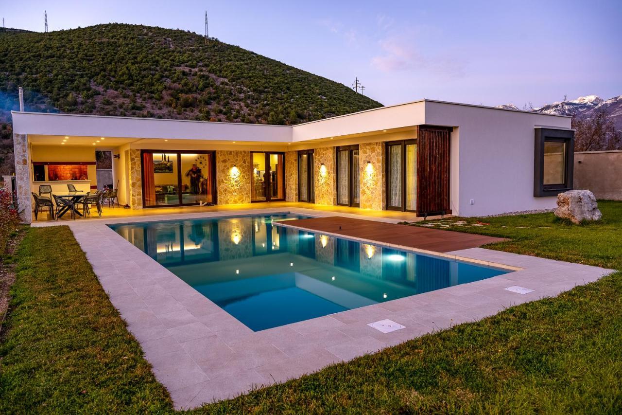 Nera - Etwa Villa Mostar