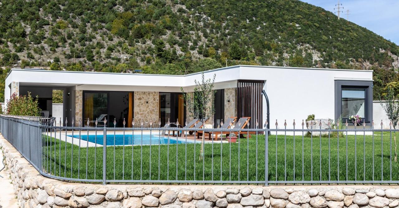 Nera - Etwa Villa Mostar